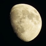 La Luna vista desde Gran Vía madrileña