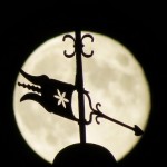 Fotos de la Luna llena del 21 de agosto y la Iglesia de La Guardia (Toledo), una de ellas “La veleta y la luna llena…”  tercer premio del II Concurso de Fotografía de mi pueblo