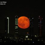 Salida de la luna llena de julio por las 4 torres de la Castellana de Madrid